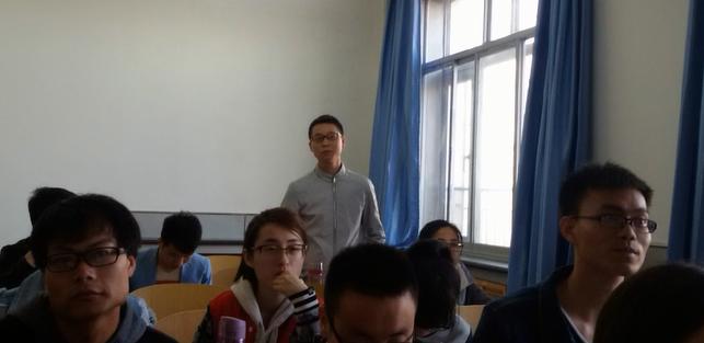 5.2015级管理学院硕士研究生关于社会福利问题进行现场发问同学们也进行了讨论交流